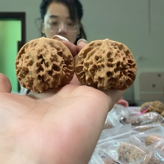 文玩核桃吊坠46龙鳞有修