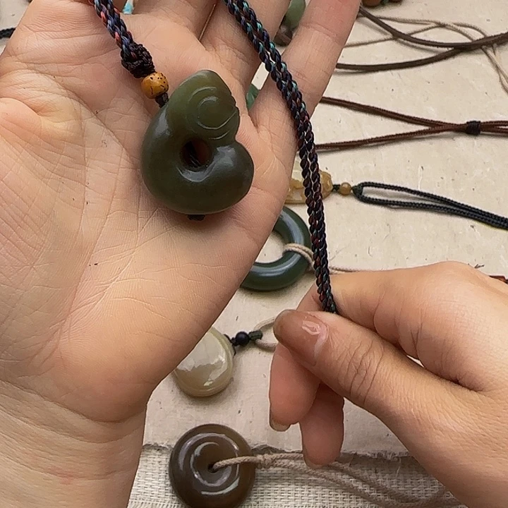 美****颈饰未镶嵌和田玉