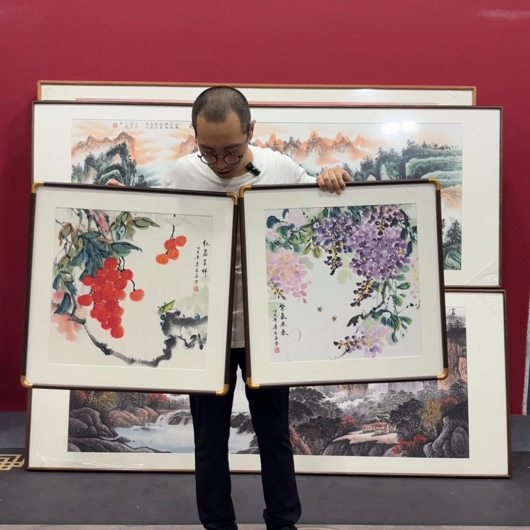 国画带框绘画作品