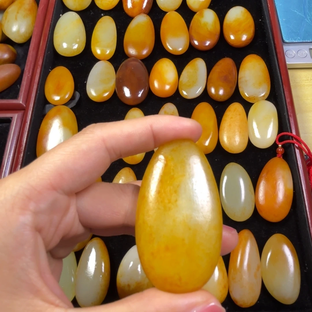 那***_和田玉未镶嵌颈饰