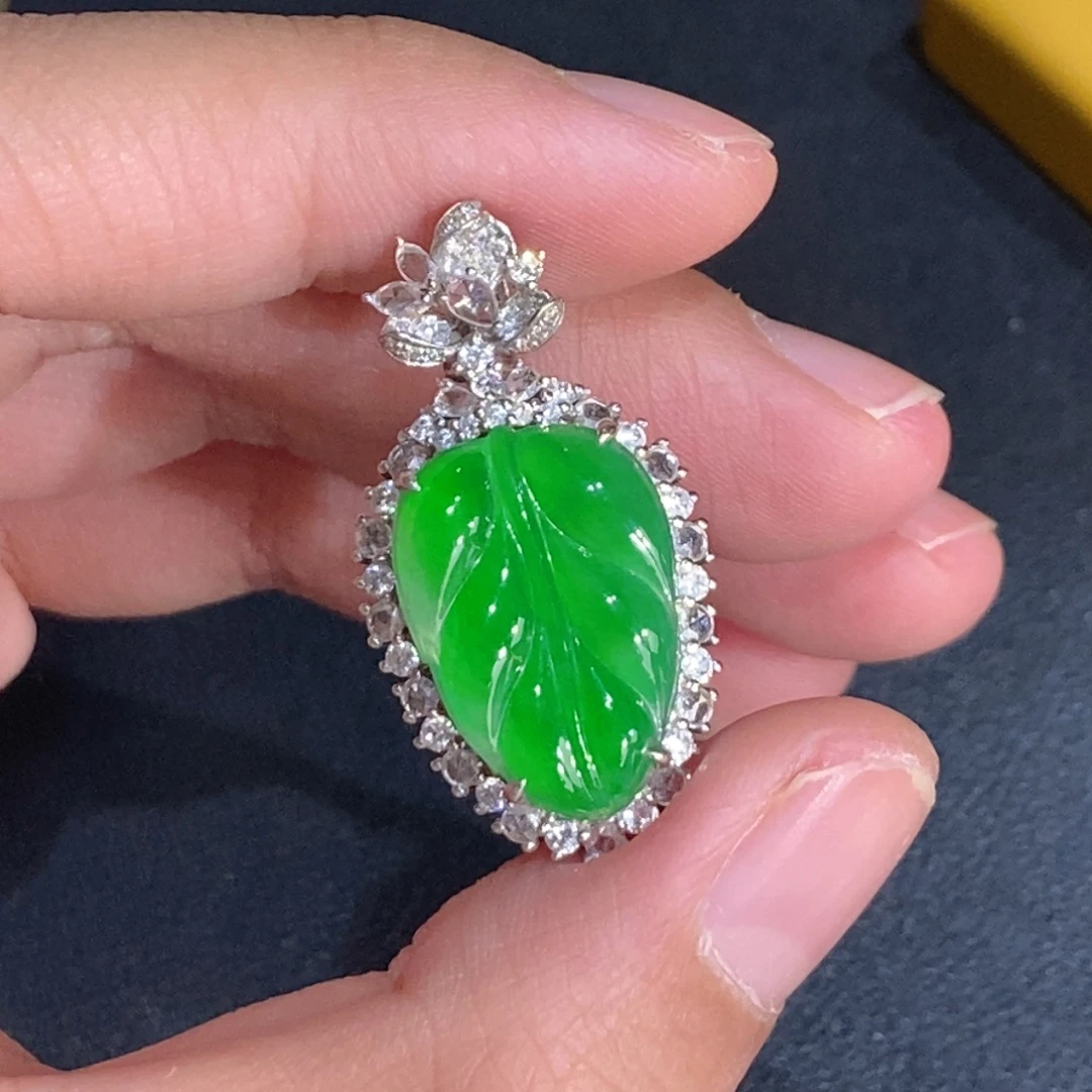 翡翠18K金镶嵌颈饰天然缅甸A货翡翠