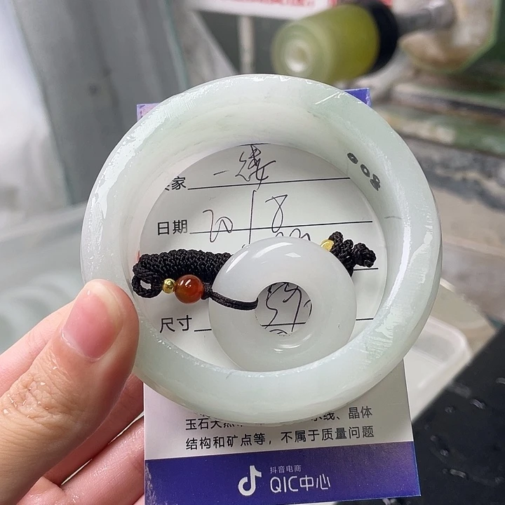 一***烟石英质玉手镯未镶嵌定制