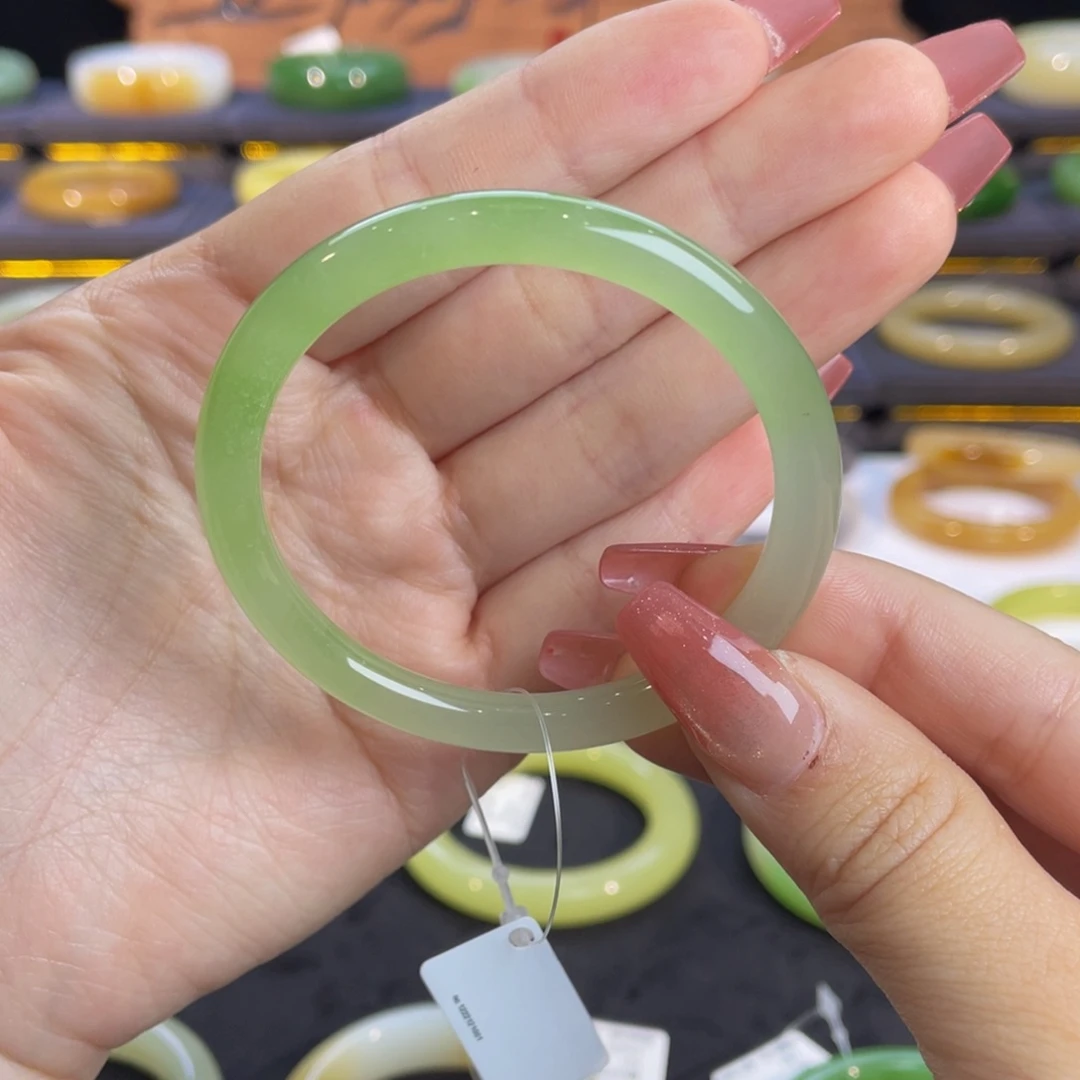 未镶嵌手镯和田玉翠青手镯52