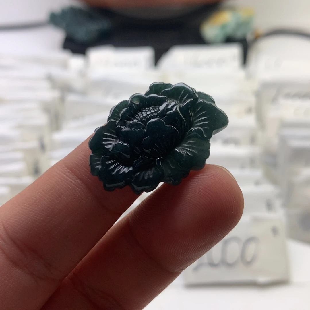 颈饰未镶嵌翡翠花牌