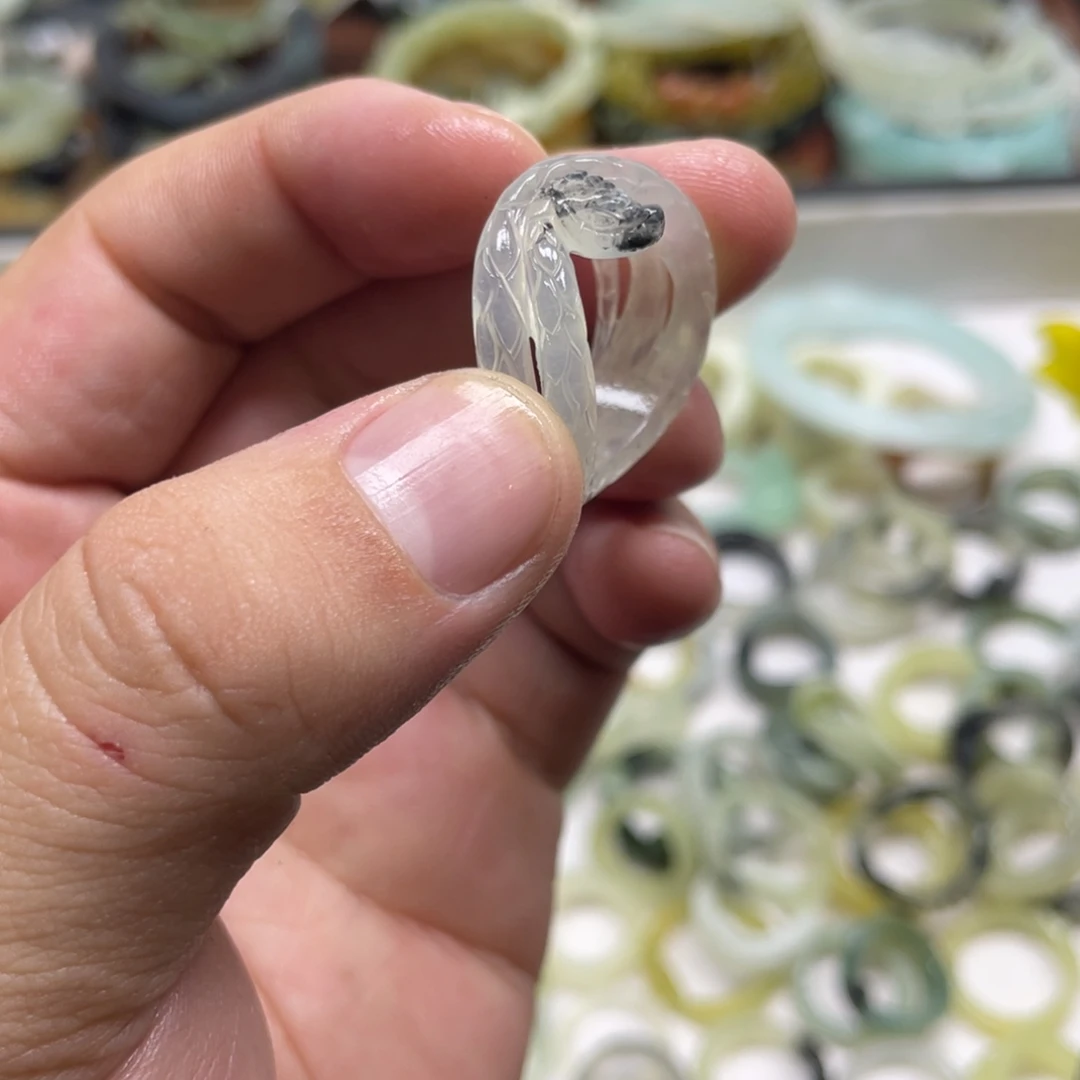 蛇纹石玉未镶嵌戒指