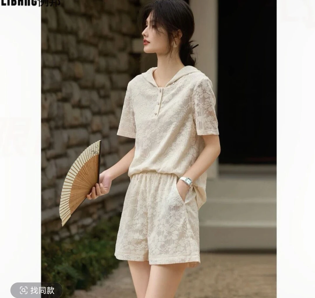 欣未2025夏季新款精致蕾丝短袖连帽上衣重工透气舒适优雅套装洋气