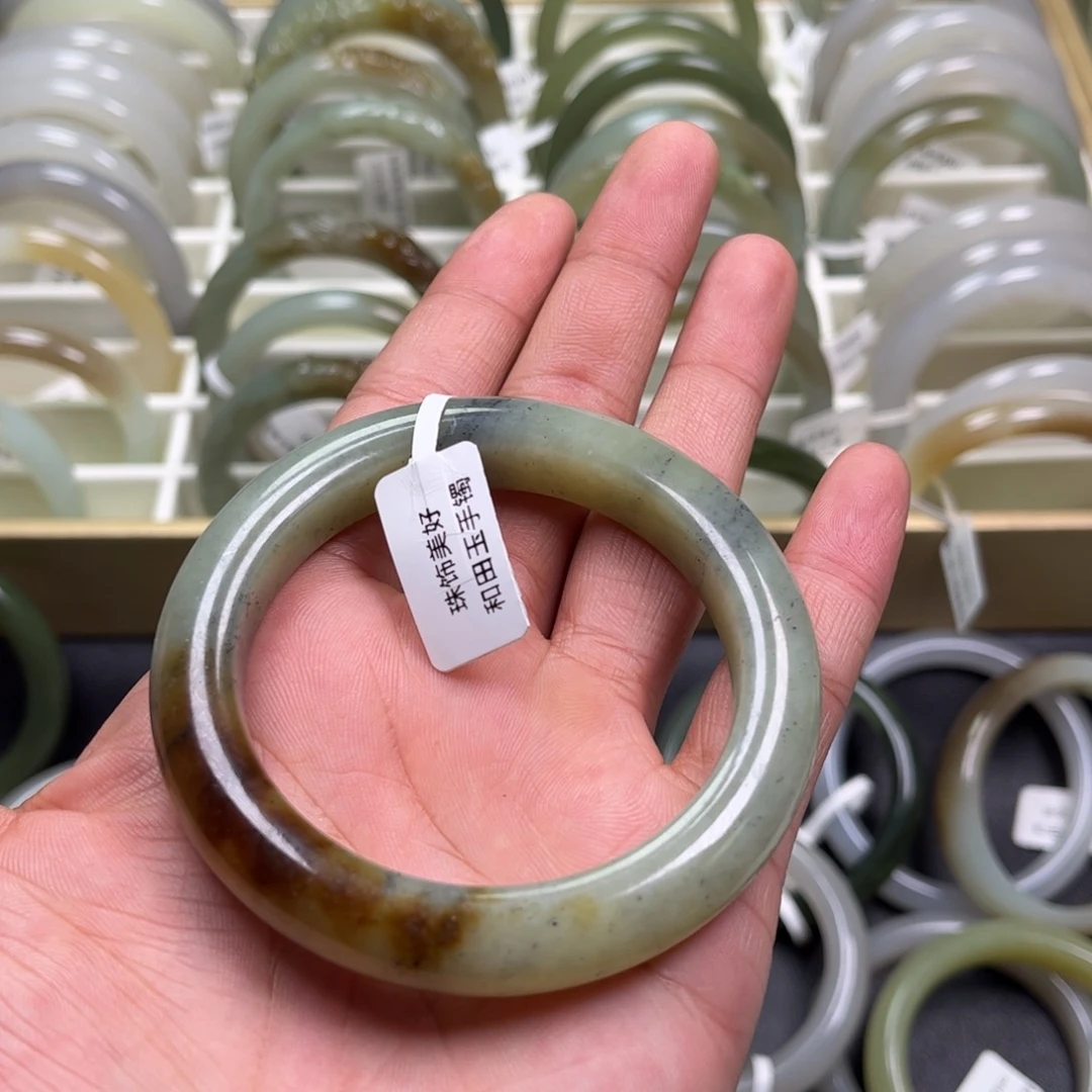 和田玉未镶嵌手镯56圈