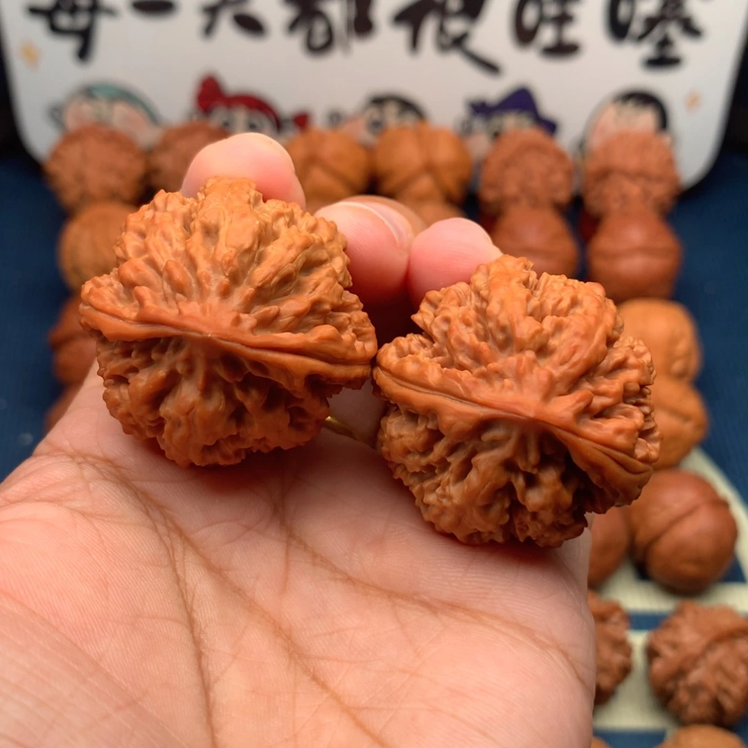 文玩核桃把件水波龙纹