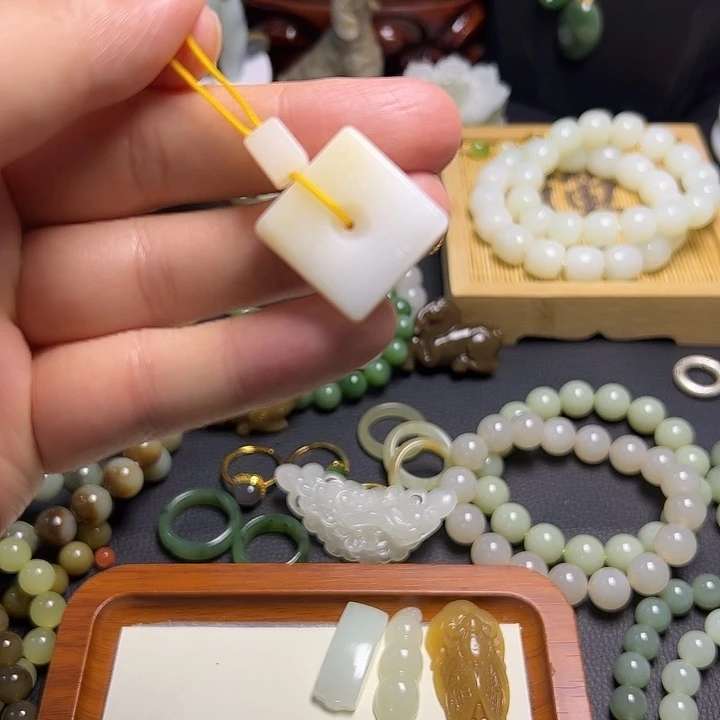 和田玉未镶嵌颈饰