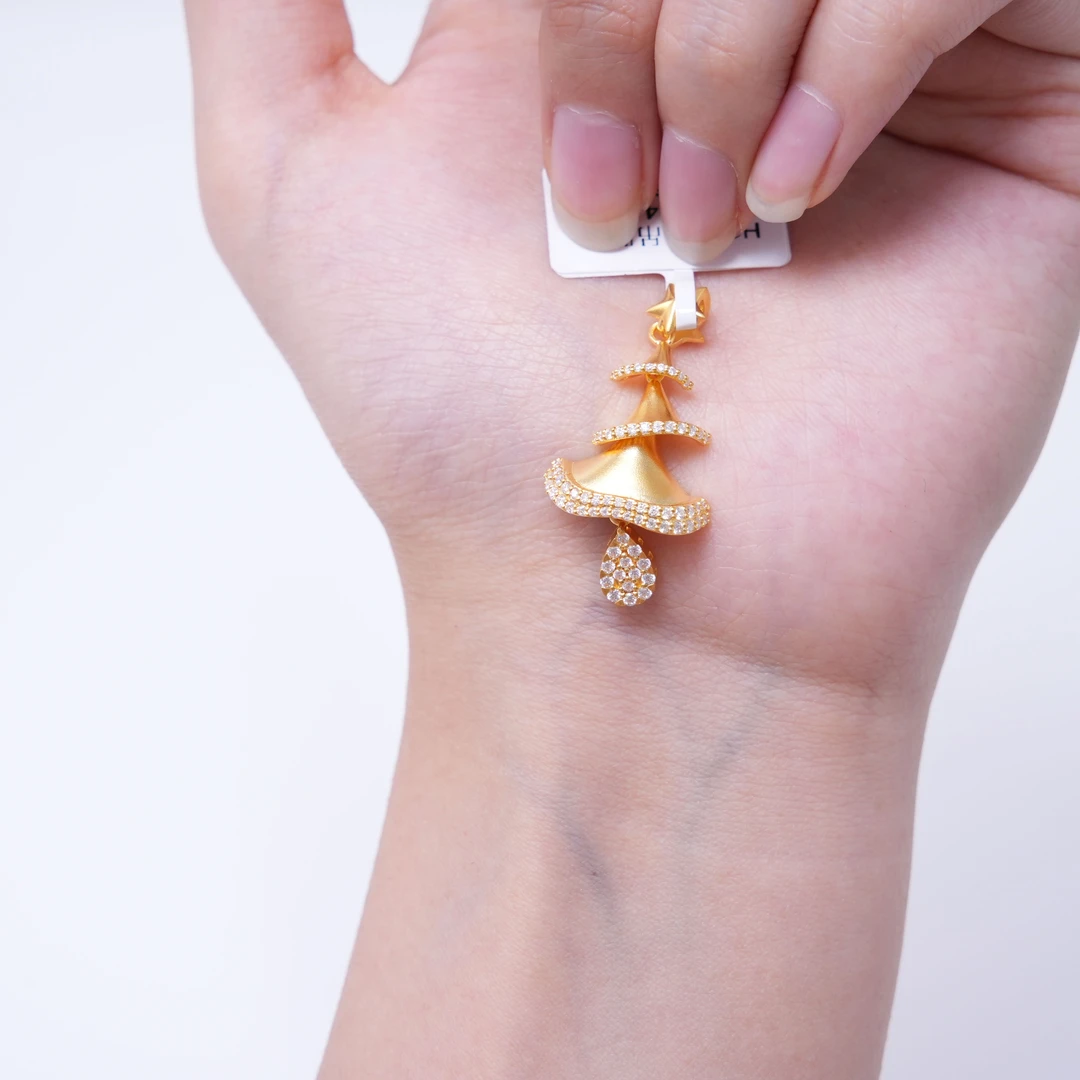 【金吊坠】点钻星星圣诞帽吊坠吊坠编绳款古法足金999【238/128】