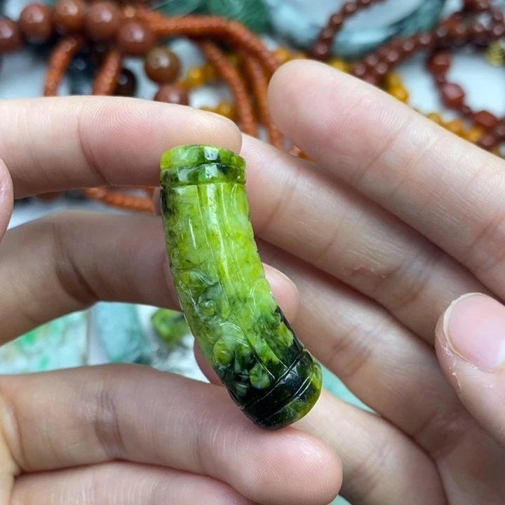 颈饰未镶嵌翡翠?****