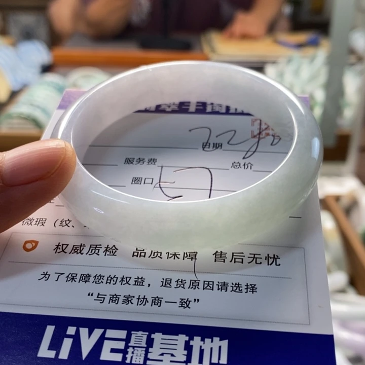 翡翠手镯未镶嵌翡翠手镯未镶嵌