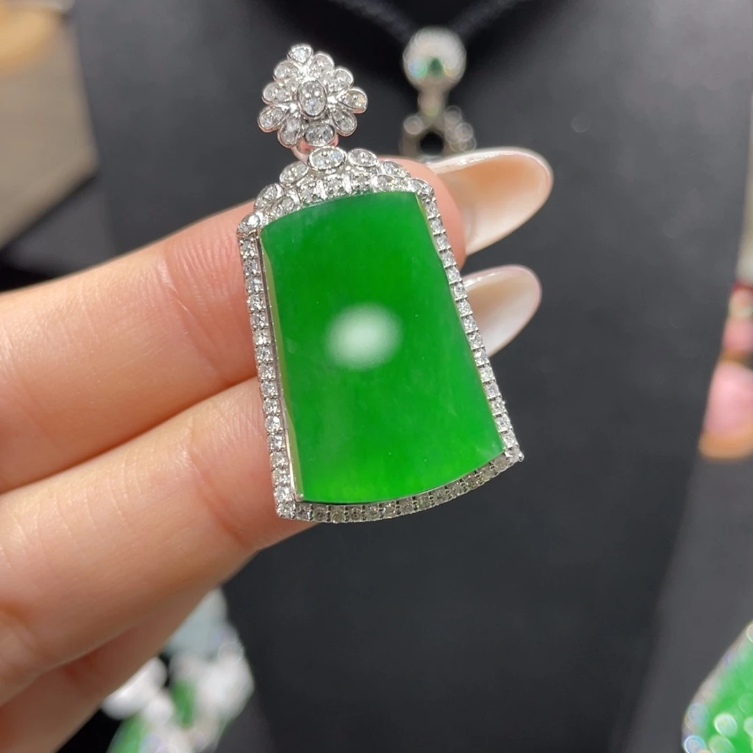 翡翠颈饰18K金镶嵌天然缅甸翡翠a货