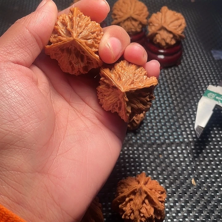 文玩核桃吊坠38mm盘山三棱