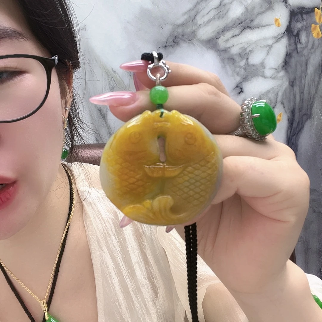 翡翠未镶嵌颈饰雨