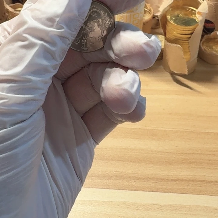 其他普通金属千禧龙币