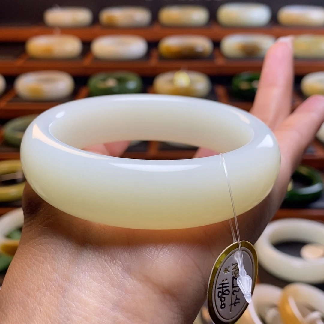 和田玉未镶嵌手镯59圈