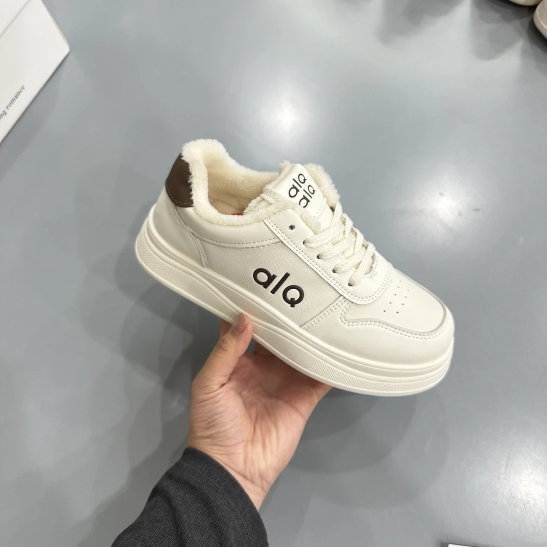 A803女加绒休闲小白鞋（脚胖拍大一码）