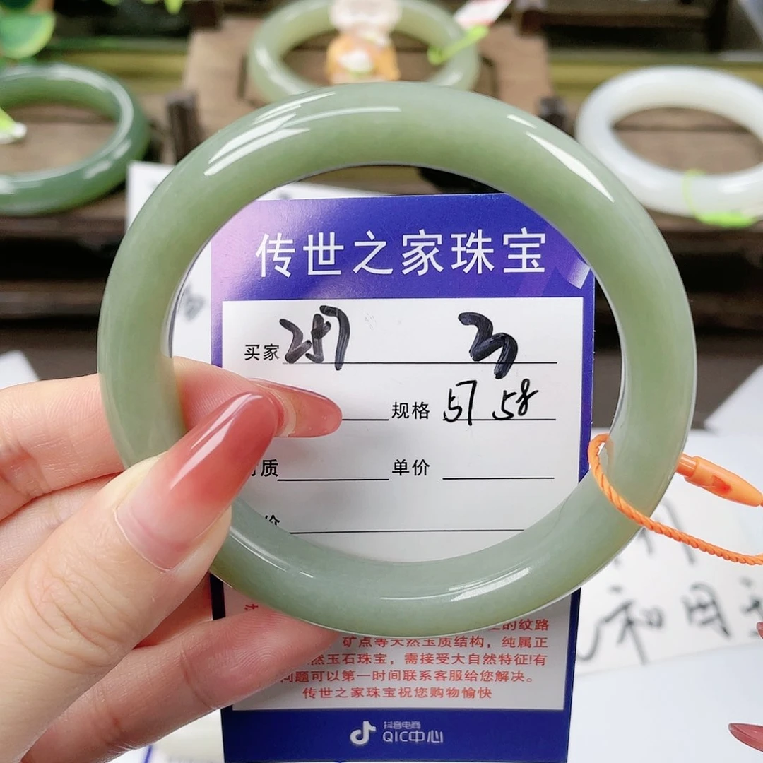 【闪购商品】未镶嵌手镯和田玉
