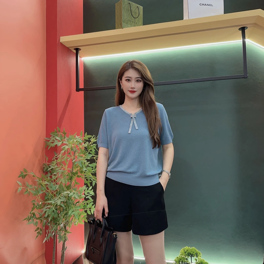 3129多金时尚减龄短款天空蓝夏季女装设计感上衣