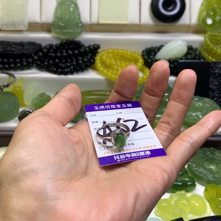 【闪购商品】未镶嵌蛇纹石玉颈饰苏**意