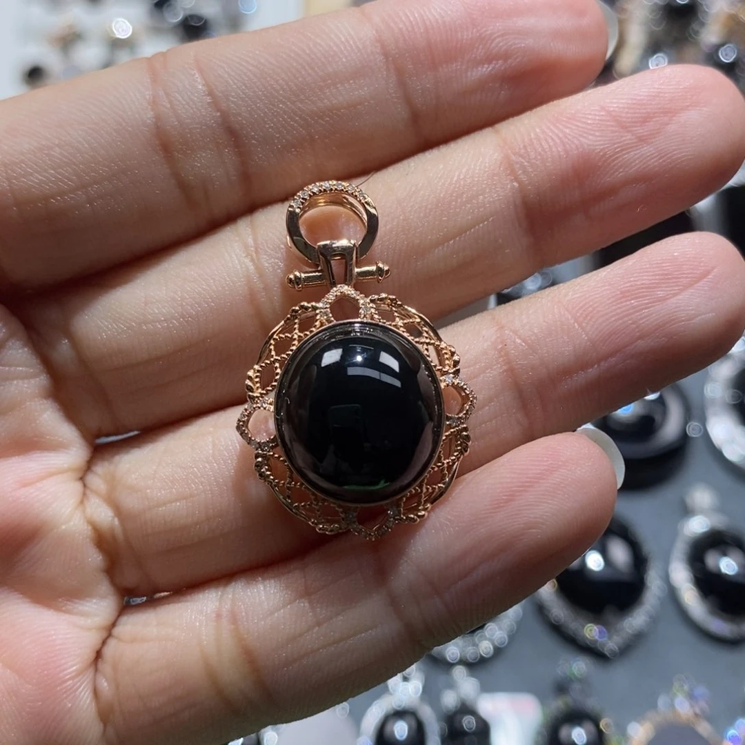 颈饰18K金镶嵌翡翠墨翠