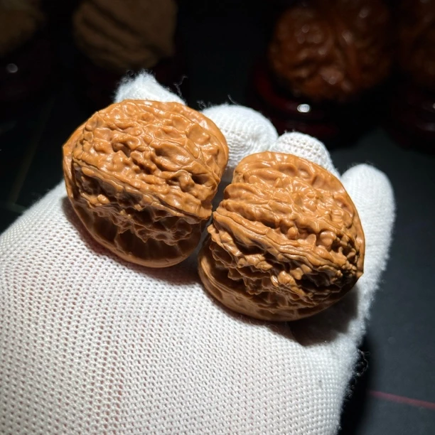 789三角桩白狮子头文玩核桃实物拍摄一物一图尺寸:边39肚39高35