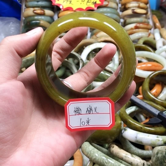 未镶嵌蛇纹石玉手镯懒****%