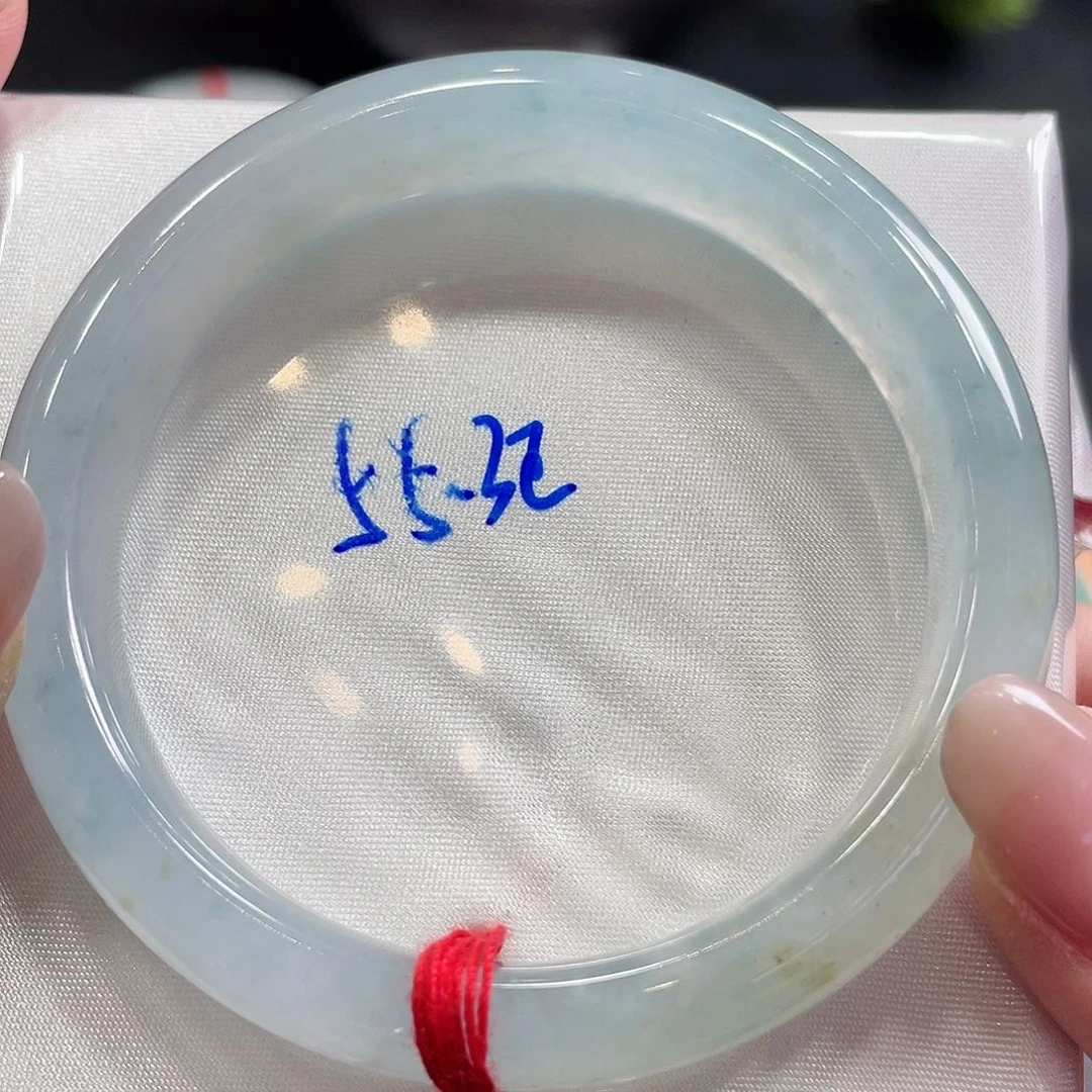 翡翠手镯未镶嵌天空蓝4号