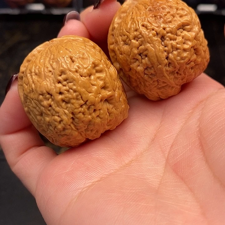 文玩核桃吊坠罗汉鱼籽39