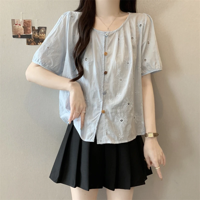 大码泡泡袖花朵刺绣开衫短袖衬衫女夏季微胖妹妹宽松百搭休闲上衣