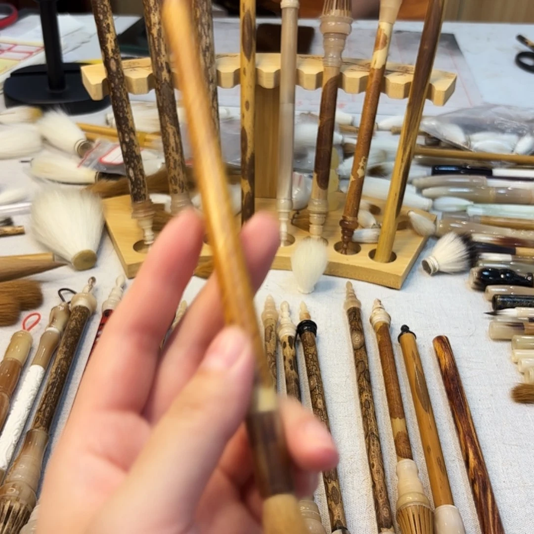 草飞牛角直筒狼毫