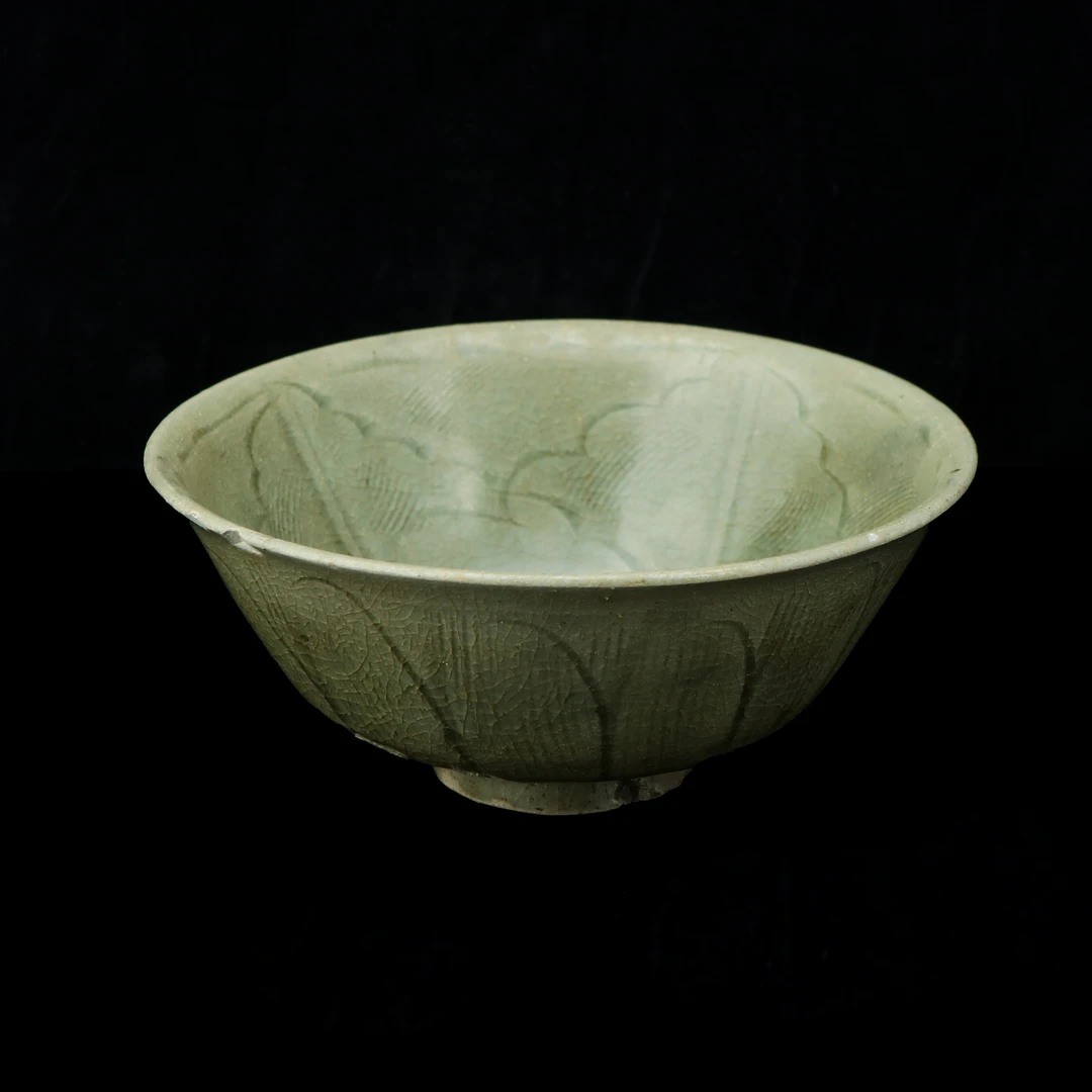 24.青釉刻花碗（蓝队）【古董拍卖】