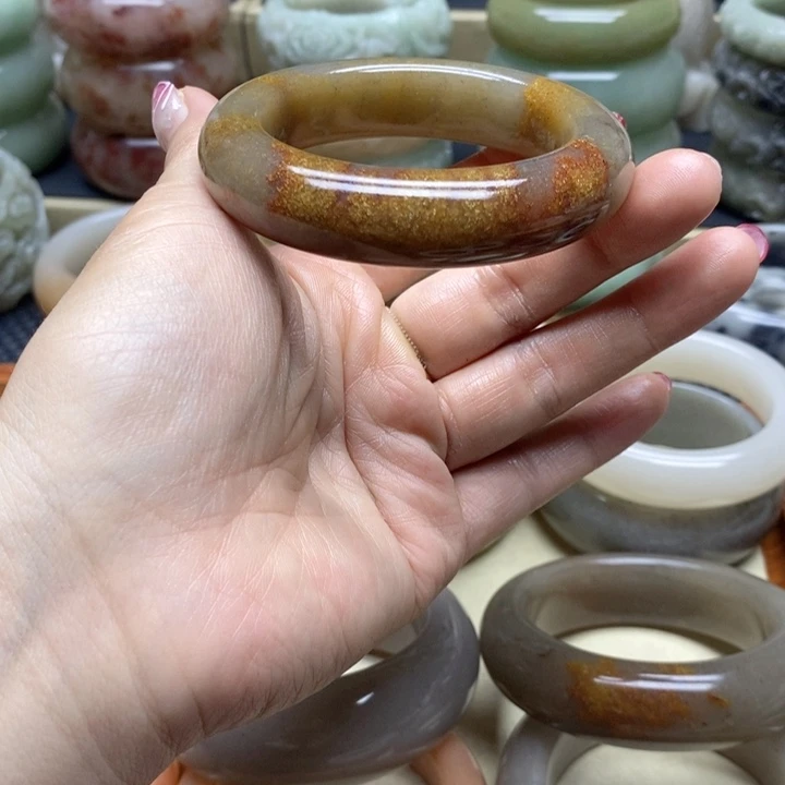 石英岩玉手镯未镶嵌