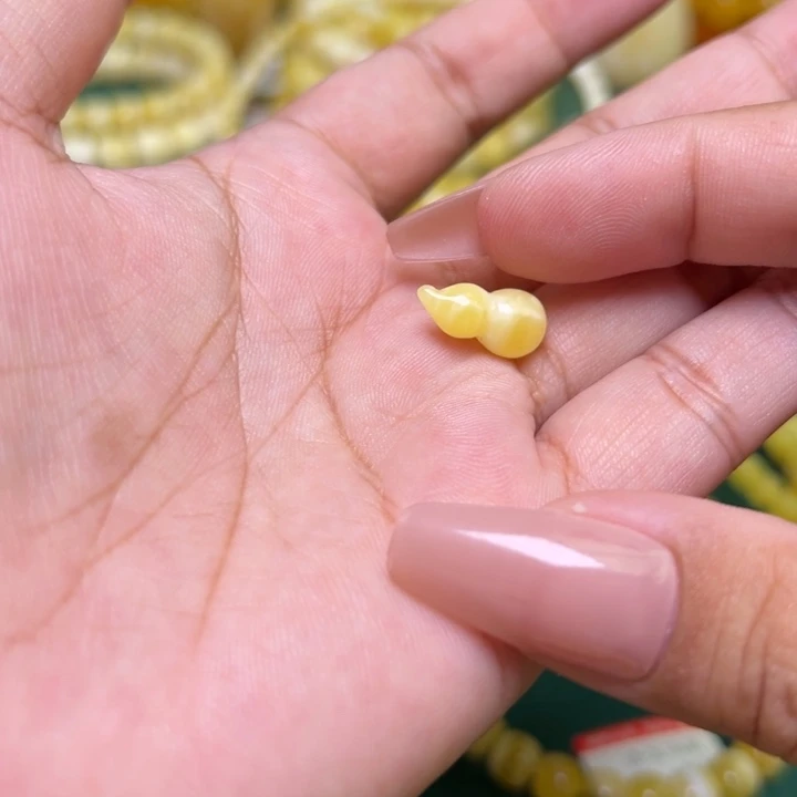 蜜蜡未镶嵌珠宝奇石