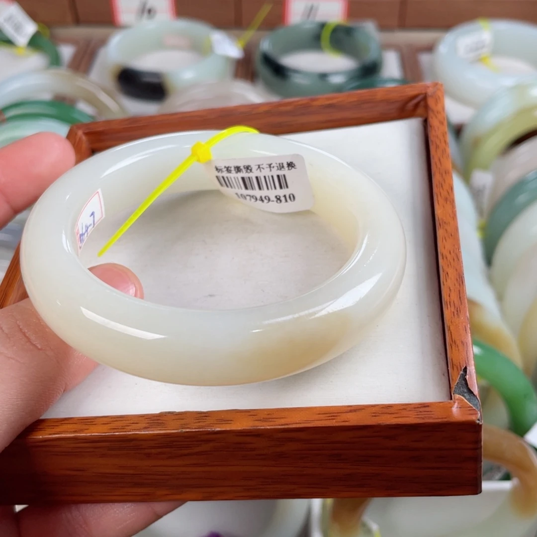 【闪购商品】和田玉手镯未镶嵌56.37