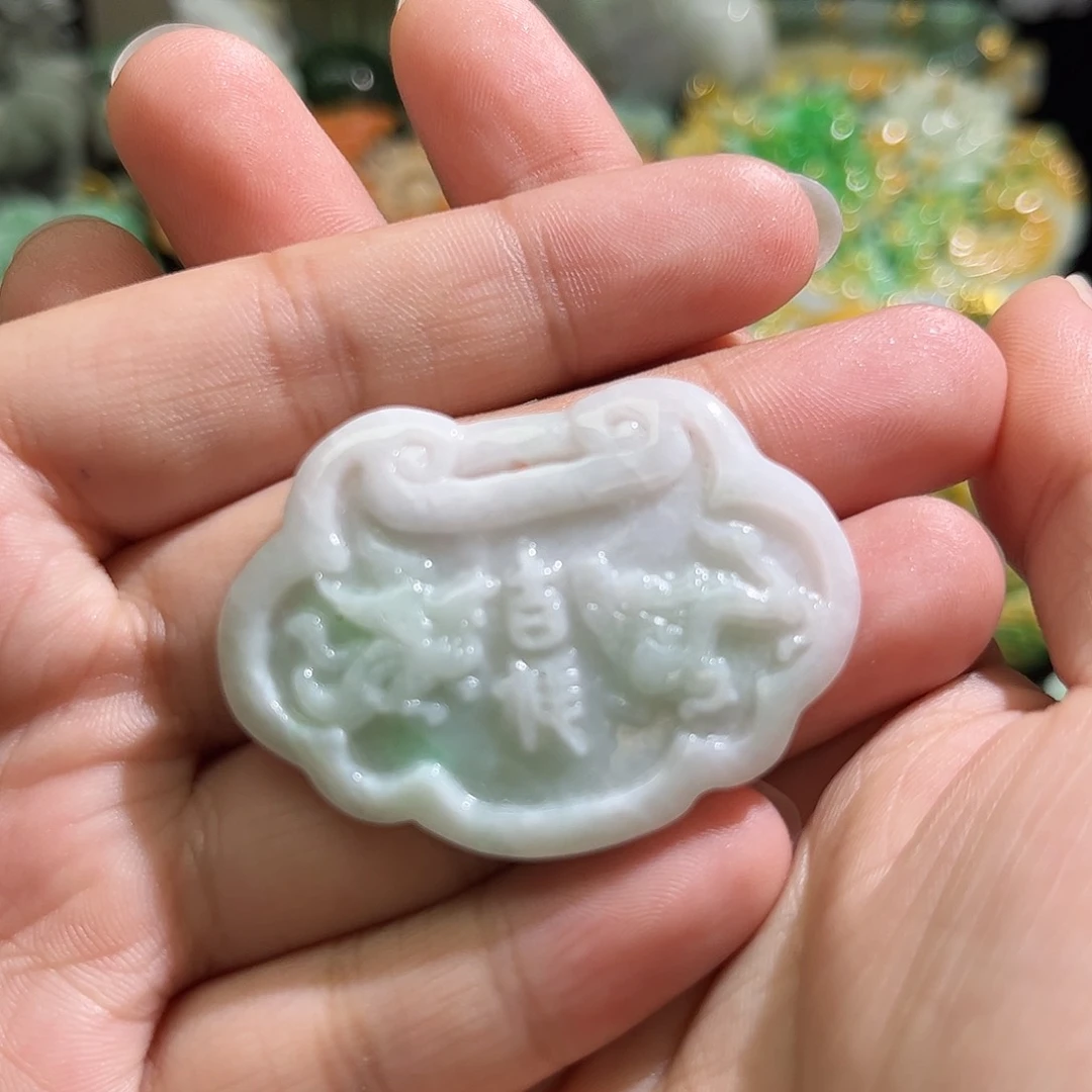 翡翠未镶嵌颈饰待编织