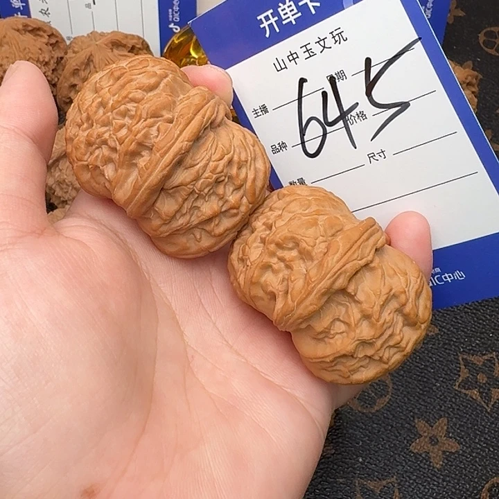 小***虎吊坠文玩核桃白狮子40尺