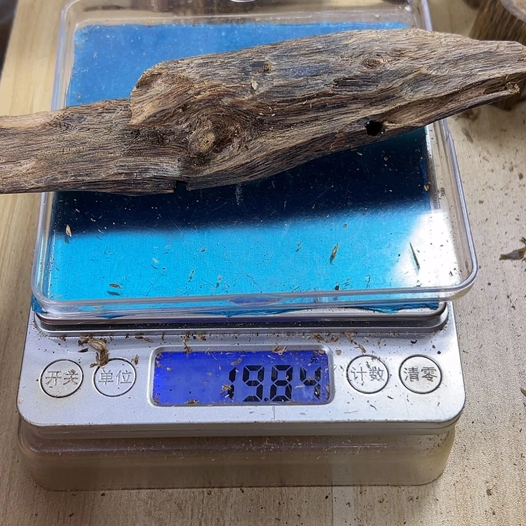 香料绿奇楠虫漏19克蓝宝石