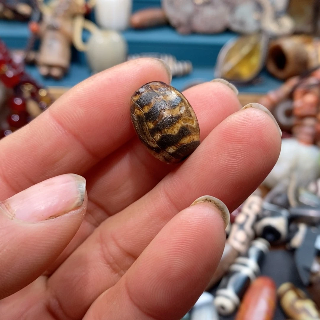 未镶嵌珠子的颜色也很漂亮玛瑙/玉髓