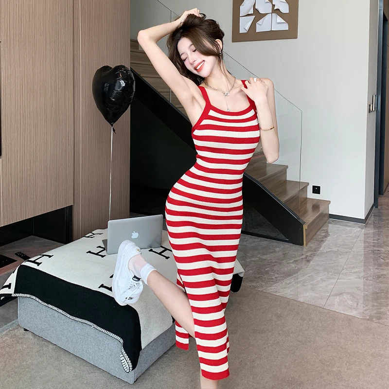 2025夏季新款条纹吊带连衣裙女装过膝长款修身显瘦开叉辣妹背心裙