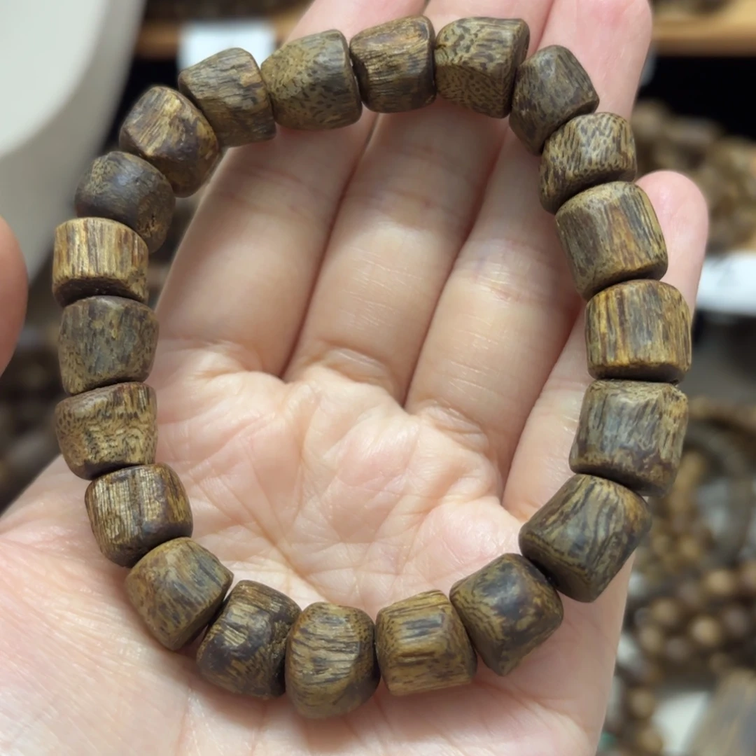 沉香沉香枕～树头树根料 丁口 卡1.2左右 15.2g