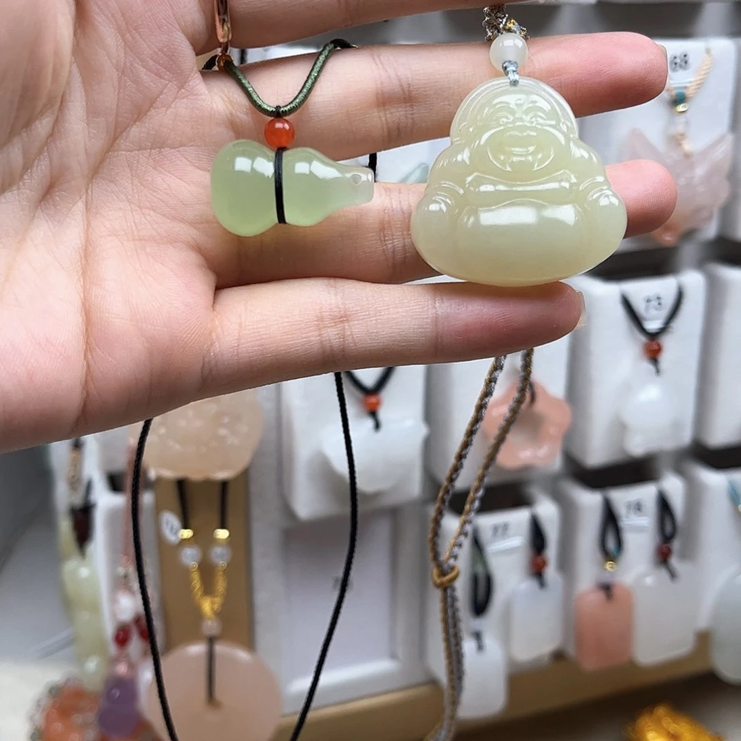 颈饰未镶嵌石英质玉