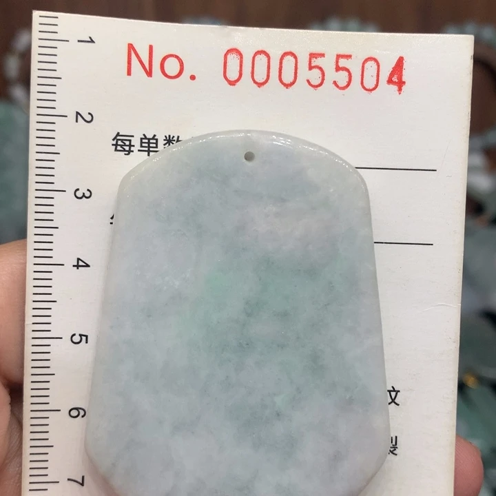 颈饰未镶嵌翡翠微瑕