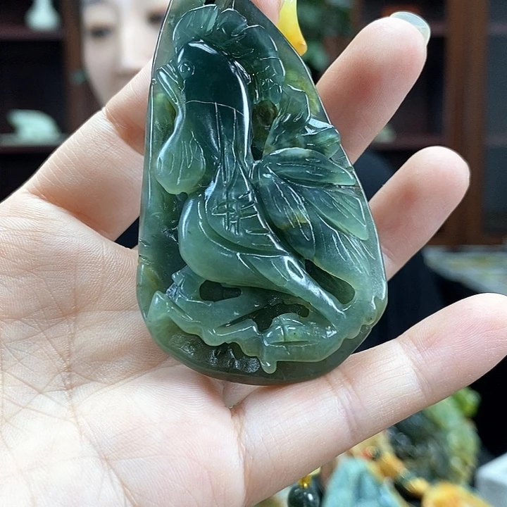 蛇纹石玉未镶嵌颈饰