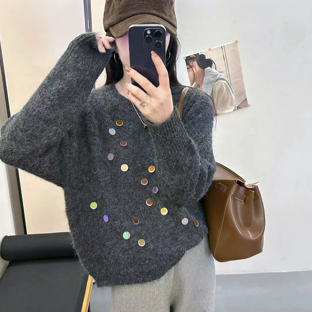 2025年秋冬精致简约针织衫女亮片圆领长袖套头软糯慵懒风厚款毛衣