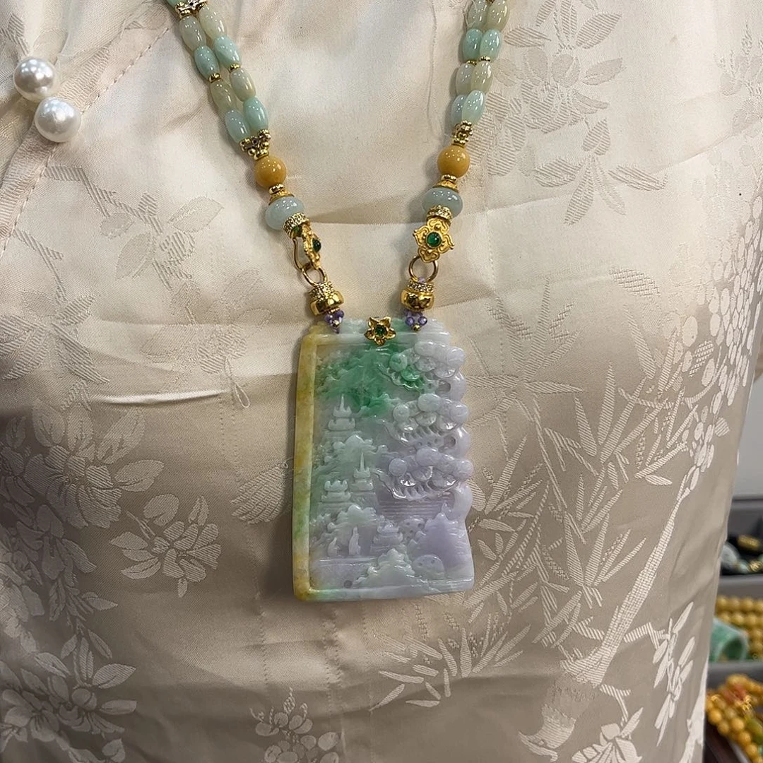 翡翠未镶嵌颈饰炸