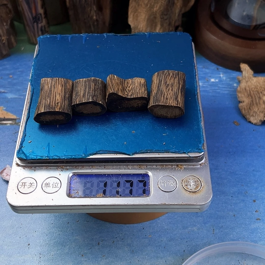 木质绿奇楠平安无事牌一个