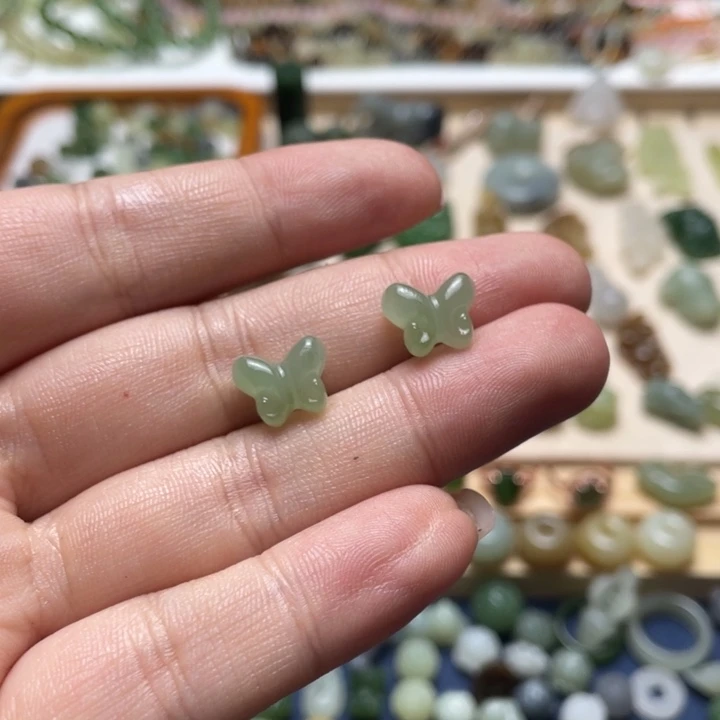 颈饰未镶嵌和田玉一个