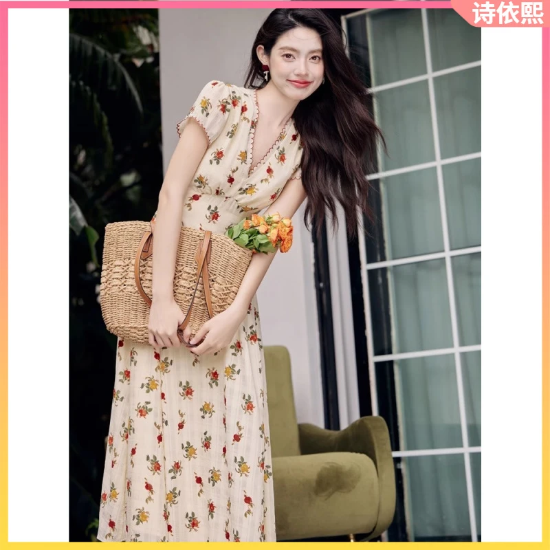 大码胖mm茶歇法式气质V领碎花连衣裙女初恋甜美裙子显瘦长裙